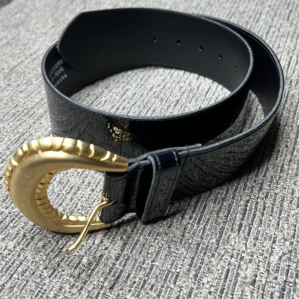 Accessories by Pearl black shiny belt size medium